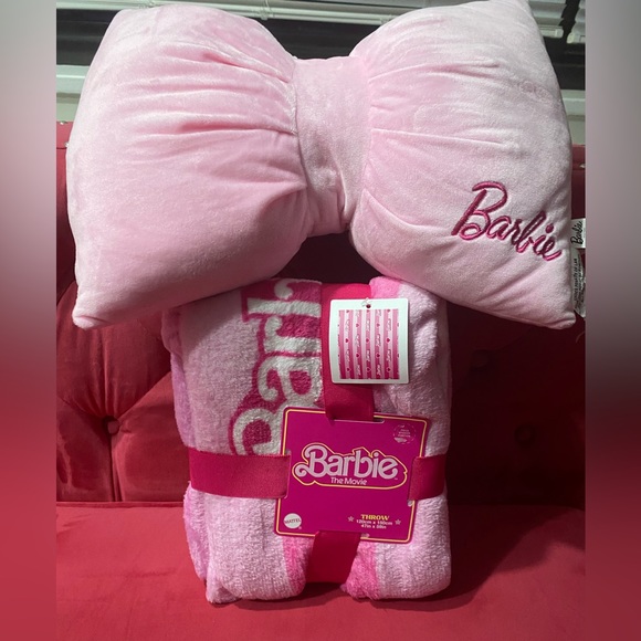 Barbie Other - 💕 Barbie 💕 pillow & throw blanket New (2)